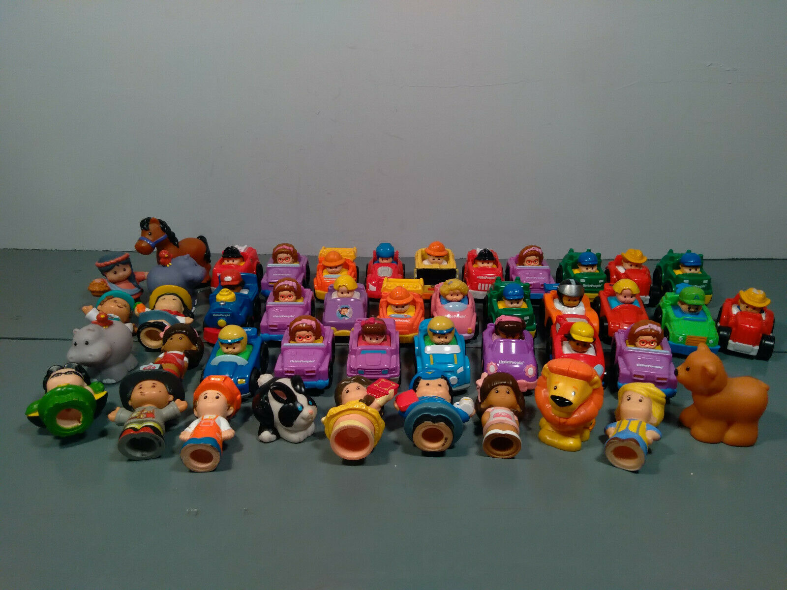 Fisher Price Little People Lot Of 17 Figures  People And Animals & 27 Wheelies