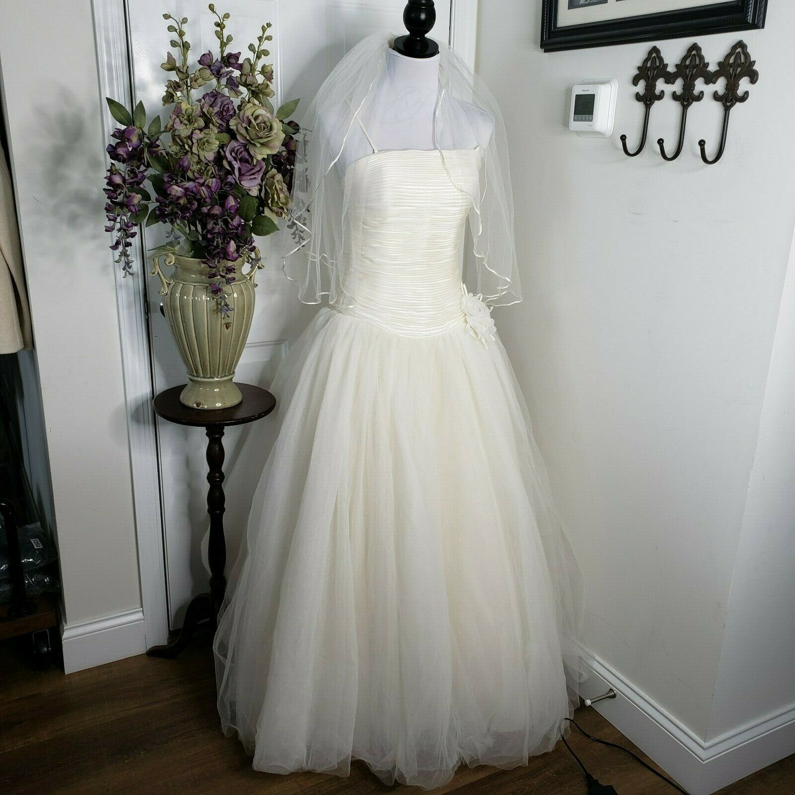 Davinci Ivory Pleated Satin & Tulle Wedding Ball Gown Size 10
